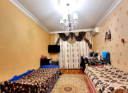 Satılır 2 otaqlı 65 m2 köhnə tikili Xalqlar Dostluğu m.