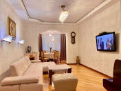 İcarəyə verilir 4 otaqlı 140 m2 köhnə tikili Şah İsmayıl Xətai m.