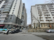 Satılır 3 otaqlı 90 m2 köhnə tikili Elmlər Akademiyası m.