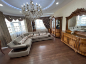 Satılır 4 otaqlı 160 m2 yeni tikili Elmlər Akademiyası m.