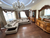 Satılır 4 otaqlı 160 m2 yeni tikili Elmlər Akademiyası m.