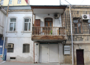 Satılır 4 otaqlı 110 m2 köhnə tikili Ağ şəhər