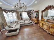 Satılır 4 otaqlı 160 m2 yeni tikili Elmlər Akademiyası m.