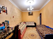 Satılır 2 otaqlı 65 m2 köhnə tikili Xalqlar Dostluğu m.