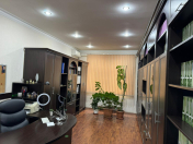 Satılır 3 otaqlı 120 m2 ofis Şah İsmayıl Xətai m.