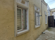 Satılır 3 otaqlı 70 m2 həyət evi İnşaatçılar m.