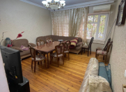 İcarəyə verilir 3 otaqlı 100 m2 köhnə tikili Şah İsmayıl Xətai m.