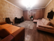 Satılır 2 otaqlı 75 m2 köhnə tikili Elmlər Akademiyası m.
