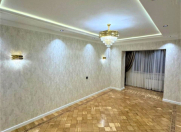 Satılır 3 otaqlı 90 m2 köhnə tikili Yasamal parkı