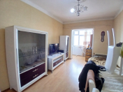 Satılır 2 otaqlı 65 m2 köhnə tikili Xalqlar Dostluğu m.