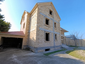 Satılır 10 otaqlı 480 m2 həyət evi Koroğlu m.