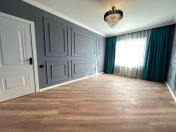Satılır 2 otaqlı 70 m2 köhnə tikili Xalqlar Dostluğu m.