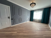 Satılır 2 otaqlı 70 m2 köhnə tikili Xalqlar Dostluğu m.