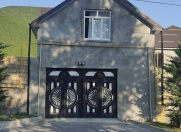 İcarəyə verilir 3 otaqlı 100 m2 həyət evi Şəki