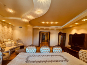 Satılır 7 otaqlı 350 m2 yeni tikili Gənclik m.