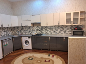 İcarəyə verilir 3 otaqlı 100 m2 yeni tikili Memar Əcəmi m.