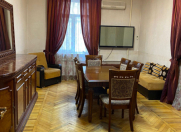 İcarəyə verilir 2 otaqlı 80 m2 köhnə tikili 28 May m.