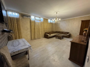 Satılır 3 otaqlı 100 m2 köhnə tikili Səbail r.