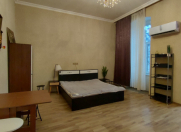 İcarəyə verilir 2 otaqlı 70 m2 köhnə tikili Axundov bağı