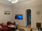 Satılır 4 otaqlı 121 m2 köhnə tikili Sahil m.