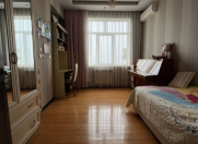 Satılır 4 otaqlı 130 m2 yeni tikili Qara Qarayev m.