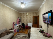 Satılır 3 otaqlı 70 m2 köhnə tikili Xalqlar Dostluğu m.