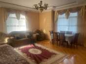 Satılır 3 otaqlı 134 m2 yeni tikili 8 Noyabr m.