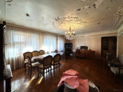 Satılır 4 otaqlı 110 m2 köhnə tikili Gənclik Mall