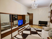 Satılır 3 otaqlı 75 m2 köhnə tikili Heydər Əliyev Mərkəzi