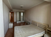 Satılır 3 otaqlı 85 m2 köhnə tikili İnşaatçılar m.