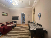 Satılır 4 otaqlı 120 m2 köhnə tikili Sahil m.