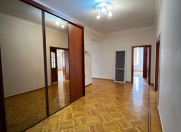 Satılır 4 otaqlı 215 m2 yeni tikili Elmlər Akademiyası m.