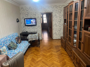 Satılır 3 otaqlı 75 m2 köhnə tikili Elmlər Akademiyası m.