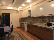 İcarəyə verilir 3 otaqlı 129 m2 yeni tikili Nizami m.