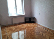 Satılır 4 otaqlı 110 m2 köhnə tikili Yasamal r.