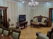 İcarəyə verilir 4 otaqlı 190 m2 yeni tikili Nizami m.