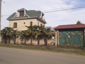 Satılır 100 otaqlı 14000 m2 həyət evi Lənkəran