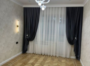 Satılır 3 otaqlı 90 m2 köhnə tikili İnşaatçılar m.