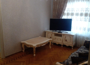 Satılır 5 otaqlı 130 m2 köhnə tikili Xalqlar Dostluğu m.