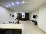 İcarəyə verilir 3 otaqlı 90 m2 yeni tikili Memar Əcəmi m.