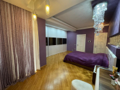 Satılır 4 otaqlı 200 m2 yeni tikili 8 Noyabr m.