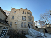 İcarəyə verilir 12 otaqlı 700 m2 obyekt Gənclik m.