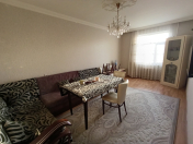 Satılır 3 otaqlı 76 m2 köhnə tikili Xalqlar Dostluğu m.