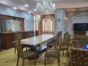 İcarəyə verilir 4 otaqlı 180 m2 yeni tikili Nəsimi r.