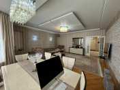Satılır 4 otaqlı 200 m2 yeni tikili 8 Noyabr m.