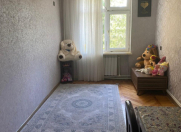 Satılır 4 otaqlı 100 m2 köhnə tikili Nizami m.