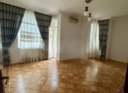 Satılır 8 otaqlı 390 m2 yeni tikili 28 May m.