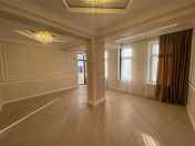 Satılır 3 otaqlı 135 m2 yeni tikili 28 May m.