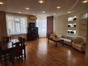 İcarəyə verilir 5 otaqlı 191 m2 yeni tikili Musabəyov parkı