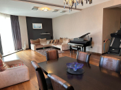 Satılır 4 otaqlı 200 m2 yeni tikili Gənclik m.